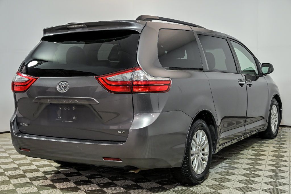 Used 2015 Toyota Sienna XLE FWD image 8