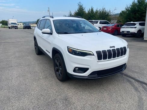 Used 2020 Jeep Cherokee Latitude Plus AWD/4WD image 3