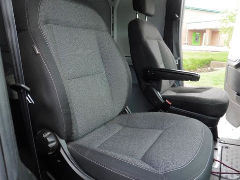 Used 2025 RAM ProMaster 2500 w/ Convenience Group FWD image 18