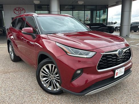 Used 2020 Toyota Highlander Platinum AWD/4WD image 1