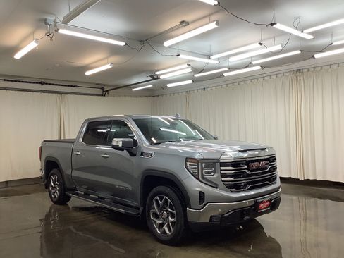 Used 2024 GMC Sierra 1500 SLT w/ SLT Premium Package AWD/4WD image 4