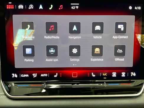 Used 2025 Volkswagen Tiguan SE w/ Panoramic Sunroof Package image 38