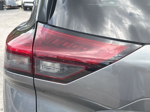 Used 2024 Nissan Rogue SV FWD image 10