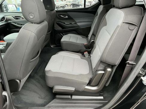 Used 2021 Chevrolet Traverse LT image 14