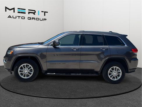 Used 2019 Jeep Grand Cherokee Laredo AWD/4WD image 5