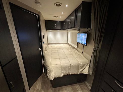 Used 2017 Mercedes-Benz Sprinter 3500 image 21