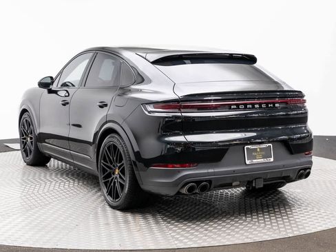 Used 2024 Porsche Cayenne S image 4