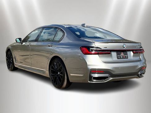 Used 2022 BMW 750i xDrive w/ M Sport Package AWD/4WD image 4