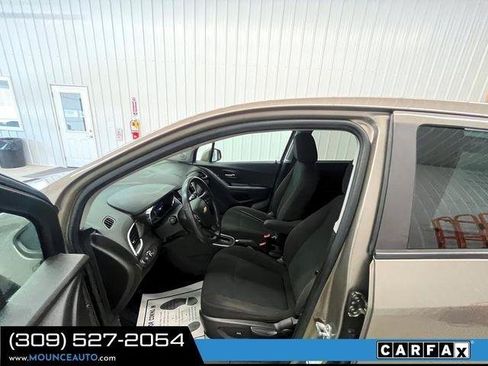 Used 2021 Chevrolet Trax LS w/ Tint and Cruise Package AWD/4WD image 16