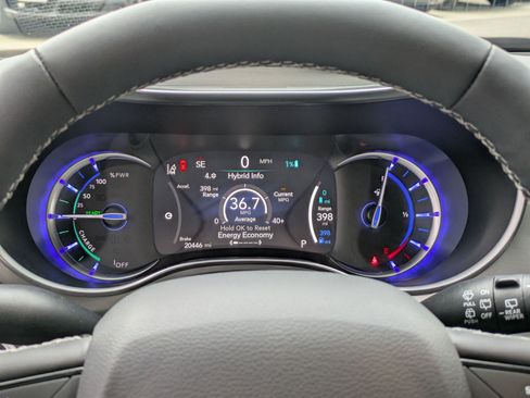 Used 2023 Chrysler Pacifica Limited w/ S Appearance Package image 16