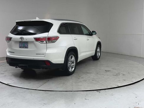 Used 2014 Toyota Highlander Limited Platinum AWD/4WD image 2