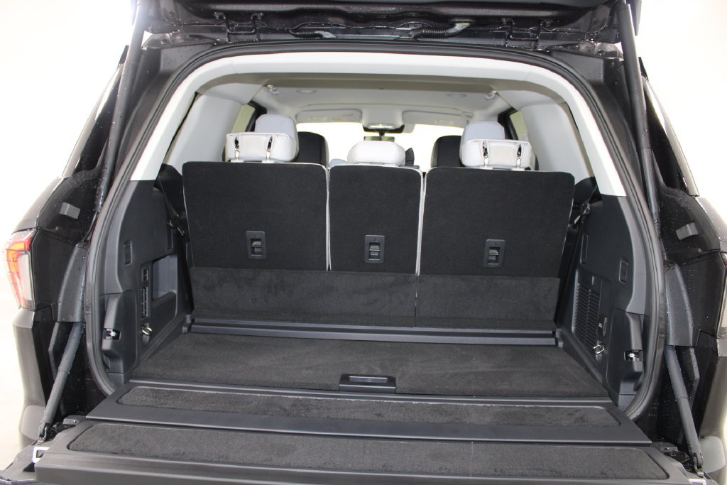 New 2026 Lincoln Navigator Premiere AWD/4WD image 16