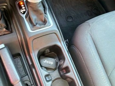 Used 2021 Jeep Gladiator Sport AWD/4WD image 12