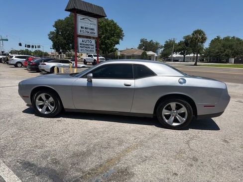 Used 2017 Dodge Challenger SXT RWD image 8