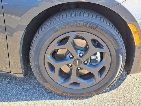 Used 2022 Chrysler Pacifica Limited w/ S Appearance Package FWD image 36