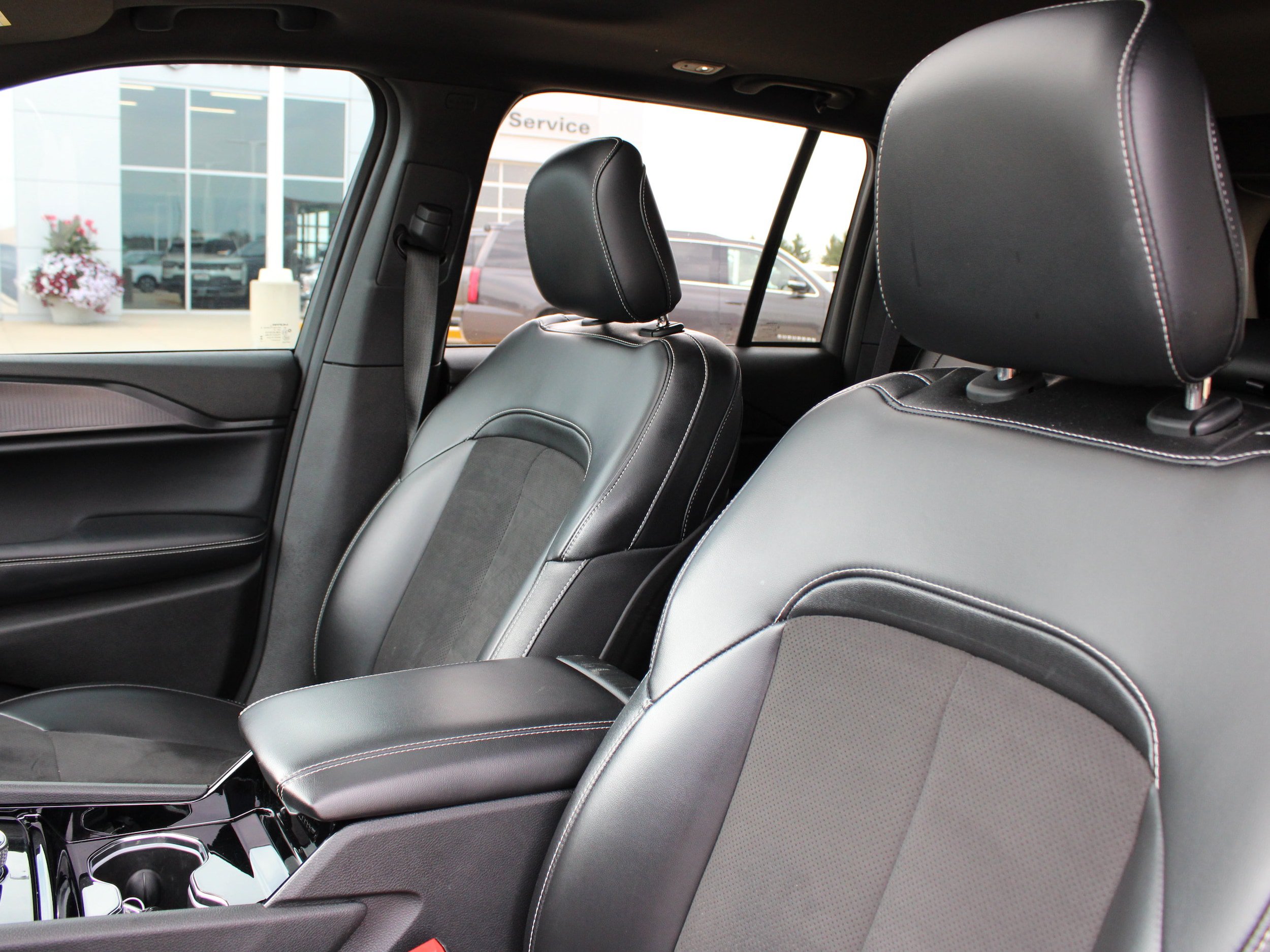 Used 2023 Jeep Grand Cherokee Altitude AWD/4WD image 37