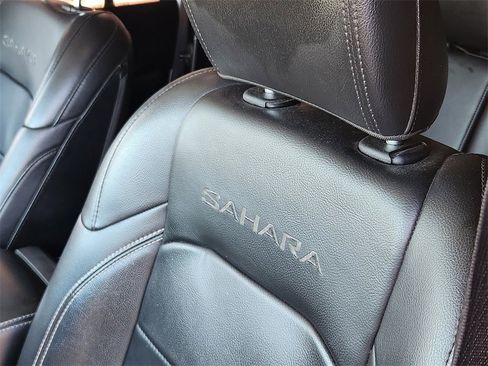 Used 2018 Jeep Wrangler Unlimited Sahara image 14