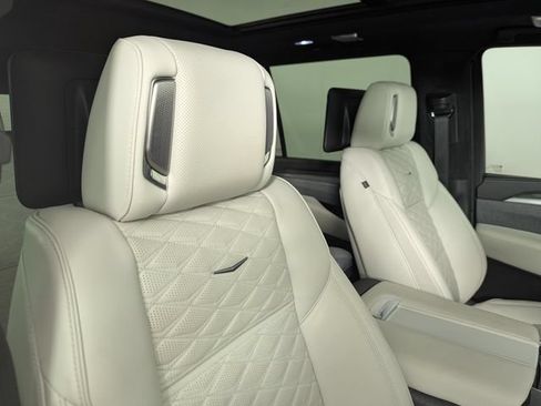 Used 2025 Cadillac Escalade ESV V AWD/4WD image 24