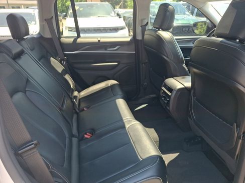 Used 2023 Jeep Grand Cherokee Limited w/ Luxury Tech Group II AWD/4WD image 18
