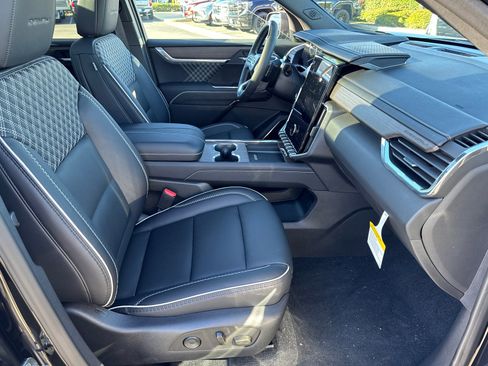 New 2026 GMC Acadia Denali w/ Super Cruise Package image 17