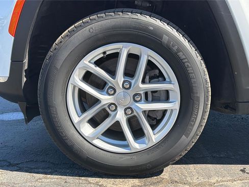 Used 2023 Jeep Grand Cherokee L Laredo AWD/4WD image 24