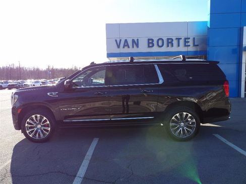 Certified 2022 GMC Yukon XL Denali w/ Denali Premium Package AWD/4WD image 2