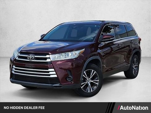 Used 2019 Toyota Highlander LE FWD image 1