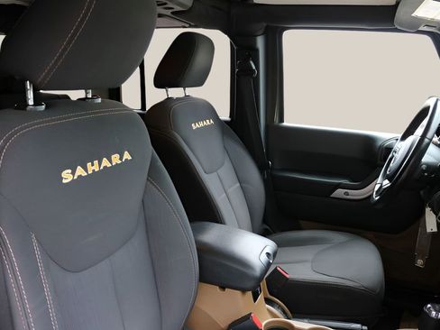 Used 2015 Jeep Wrangler Unlimited Sahara w/ Max Tow Package AWD/4WD image 20
