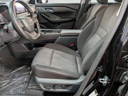 Used 2025 Nissan Rogue SV FWD image 21