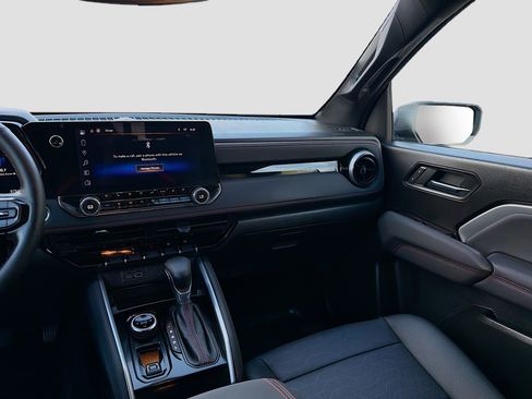 Used 2025 Chevrolet Colorado Z71 w/ Technology Package image 22