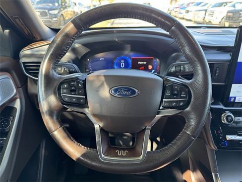 Used 2022 Ford Explorer King Ranch image 11