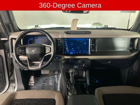Used 2023 Ford Bronco Wildtrak image 8