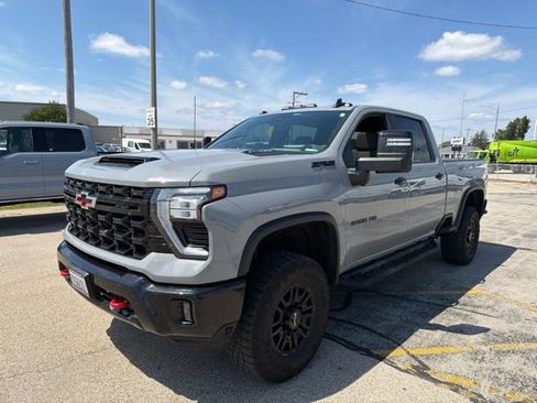 Used 2024 Chevrolet Silverado 2500 ZR2 w/ Technology Package AWD/4WD image 2