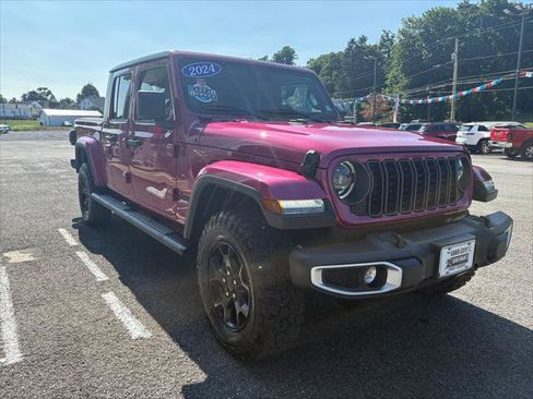 Certified 2024 Jeep Gladiator Sport AWD/4WD image 5