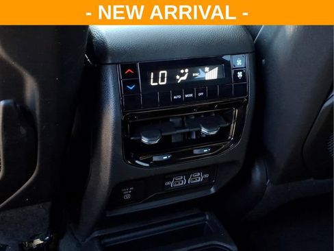 Used 2024 Jeep Grand Cherokee L Altitude AWD/4WD image 13