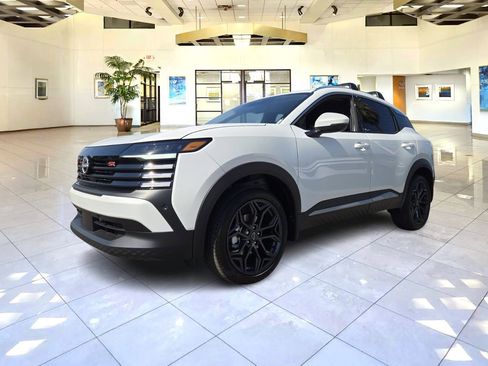 New 2025 Nissan Kicks SR image 2