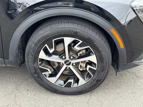 Used 2025 Kia Sportage EX image 7