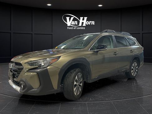 Used 2025 Subaru Outback Limited AWD/4WD image 3