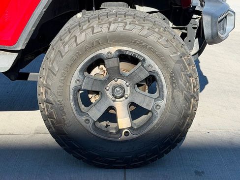 Used 2019 Jeep Wrangler Unlimited Sahara w/ Uconnect 4C Nav & Sound Group image 6