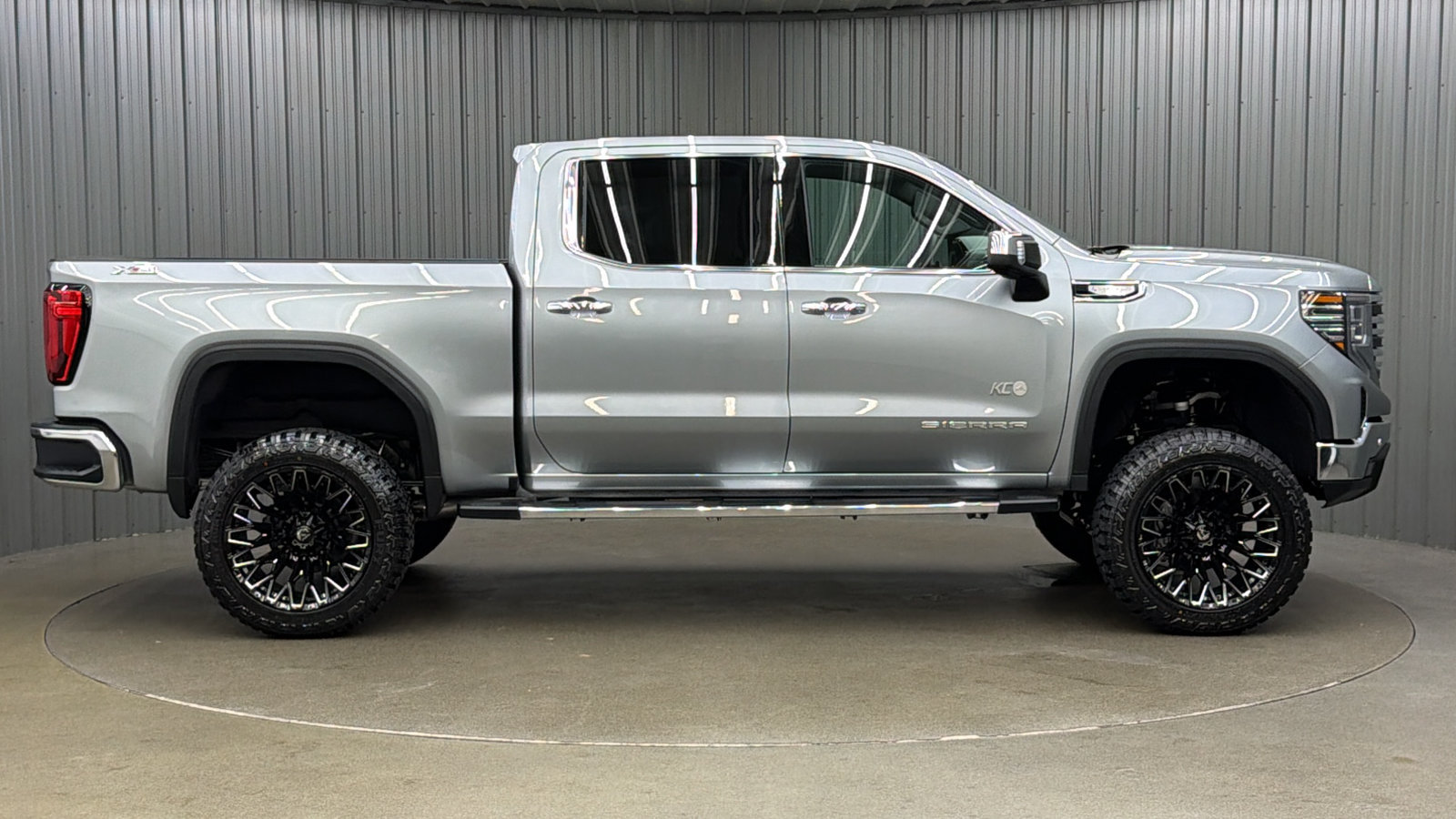 Used 2026 GMC Sierra 1500 SLT AWD/4WD image 6