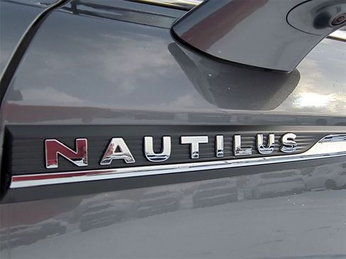 Certified 2022 Lincoln Nautilus Reserve w/ Equipment Group 201A image 10