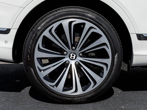 Certified 2023 Bentley Bentayga AWD/4WD image 22