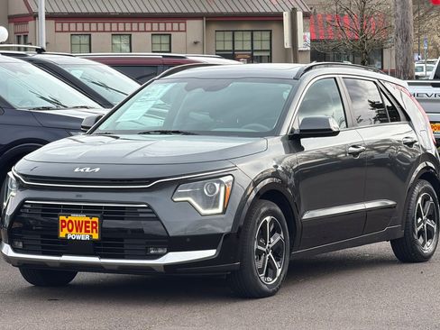 Used 2023 Kia Niro SX image 8