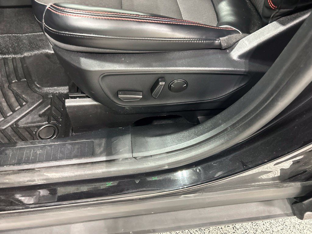 Used 2024 Ford Escape ST-Line AWD/4WD image 11
