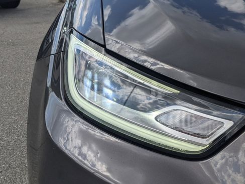 Used 2021 Chrysler Pacifica Touring-L image 8