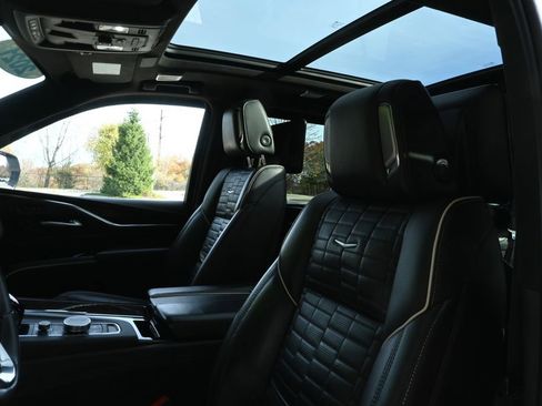 Used 2021 Cadillac Escalade Sport Platinum w/ Heavy-Duty Trailer Package image 16