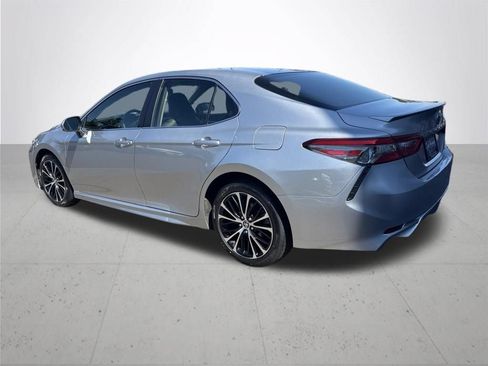 Used 2018 Toyota Camry SE FWD image 9