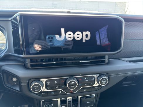 Certified 2025 Jeep Wrangler Unlimited Rubicon 4xe w/ Convenience Group image 16