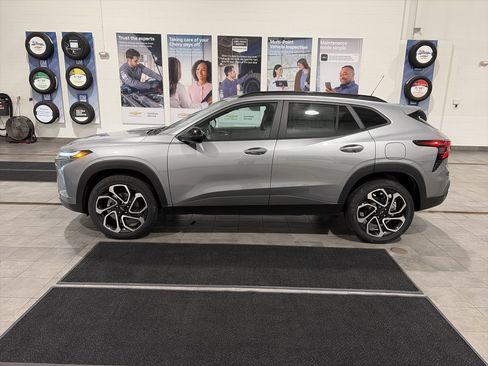 New 2026 Chevrolet Trax RS w/ Sunroof Package image 7