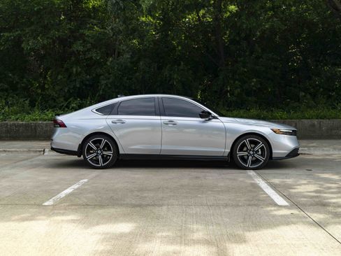 Used 2025 Honda Accord Sport image 10
